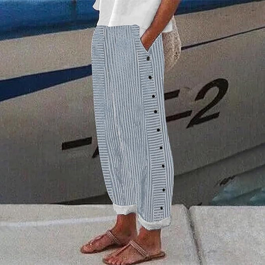 VIENNE – PANTALON RAYÉ À BOUTONS DÉCORATIFS