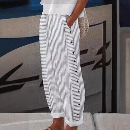 VIENNE – PANTALON RAYÉ À BOUTONS DÉCORATIFS