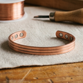 Bracelet en cuivre à motifs de sillons