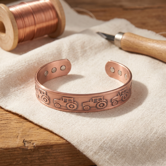 Bracelet en cuivre travaillé au motif de sillons de labour